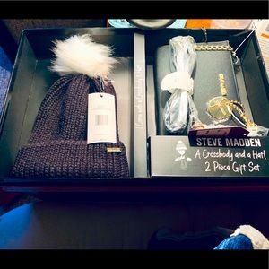 Steve Madden 2 piece Gift Set (Beanie & Crossbody)